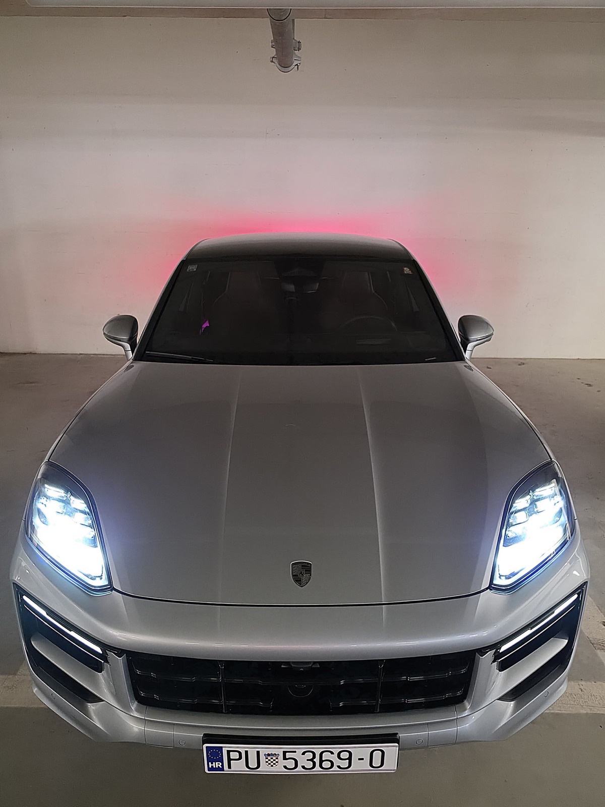 Porsche Cayenne Turbo NOVO NOVO NOVO, zadnji model, fotografija 2