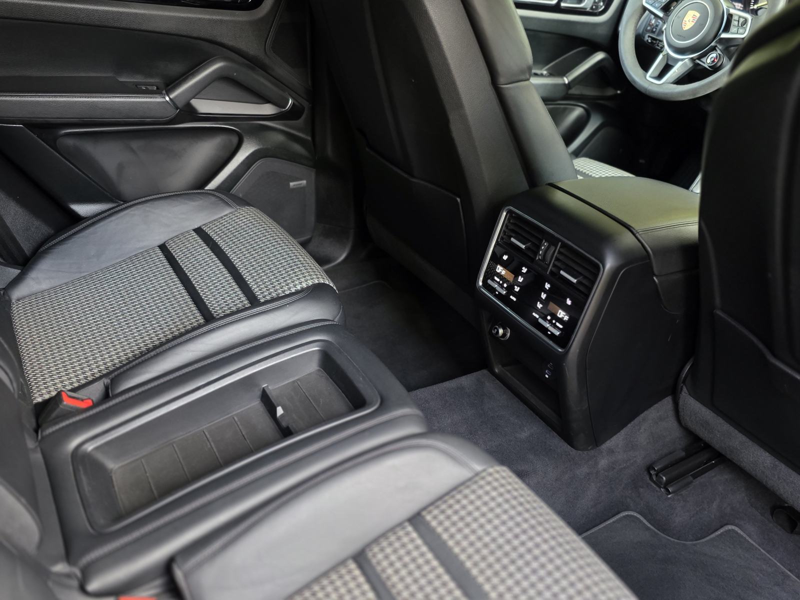 Porsche Cayenne Coupe 3.0V6 E-Hybrid 462ks, 43km electric range alu 22, fotografija 12