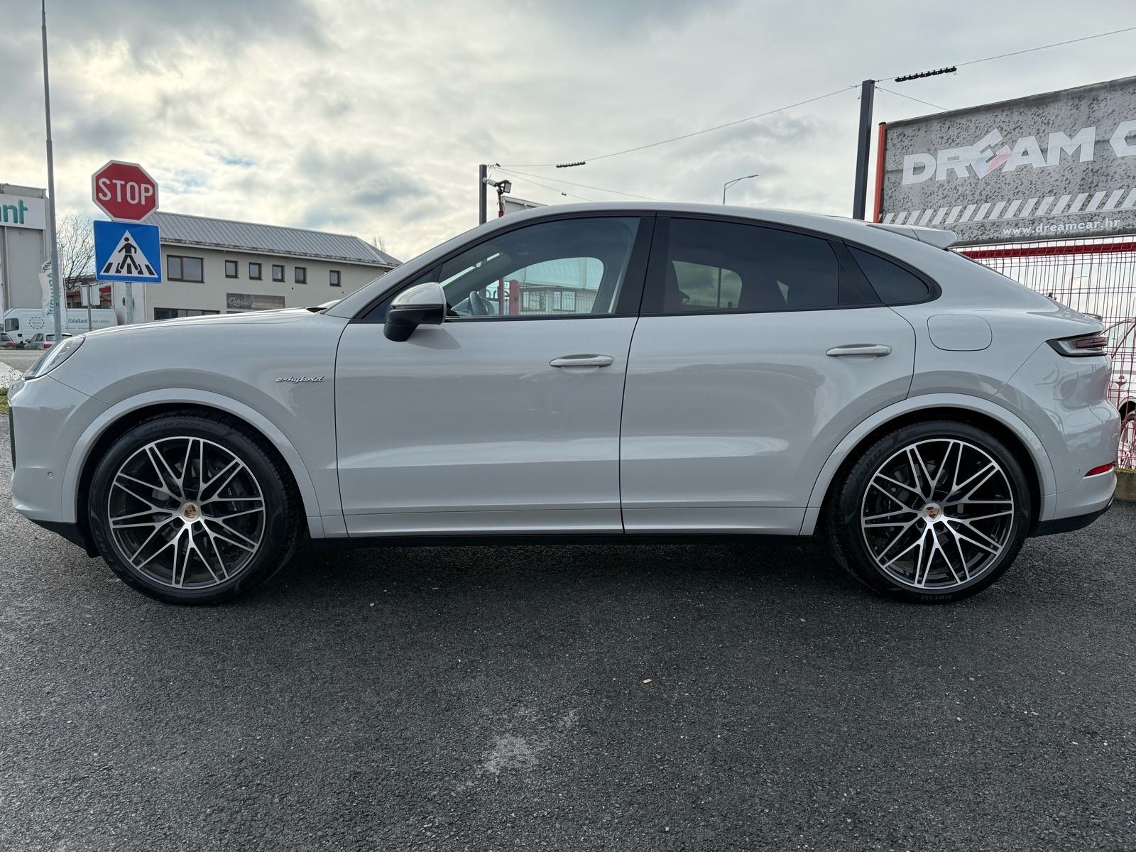 Porsche Cayenne Coupe E-Hybrid Sport Design - U sustavu PDV-a, fotografija 4