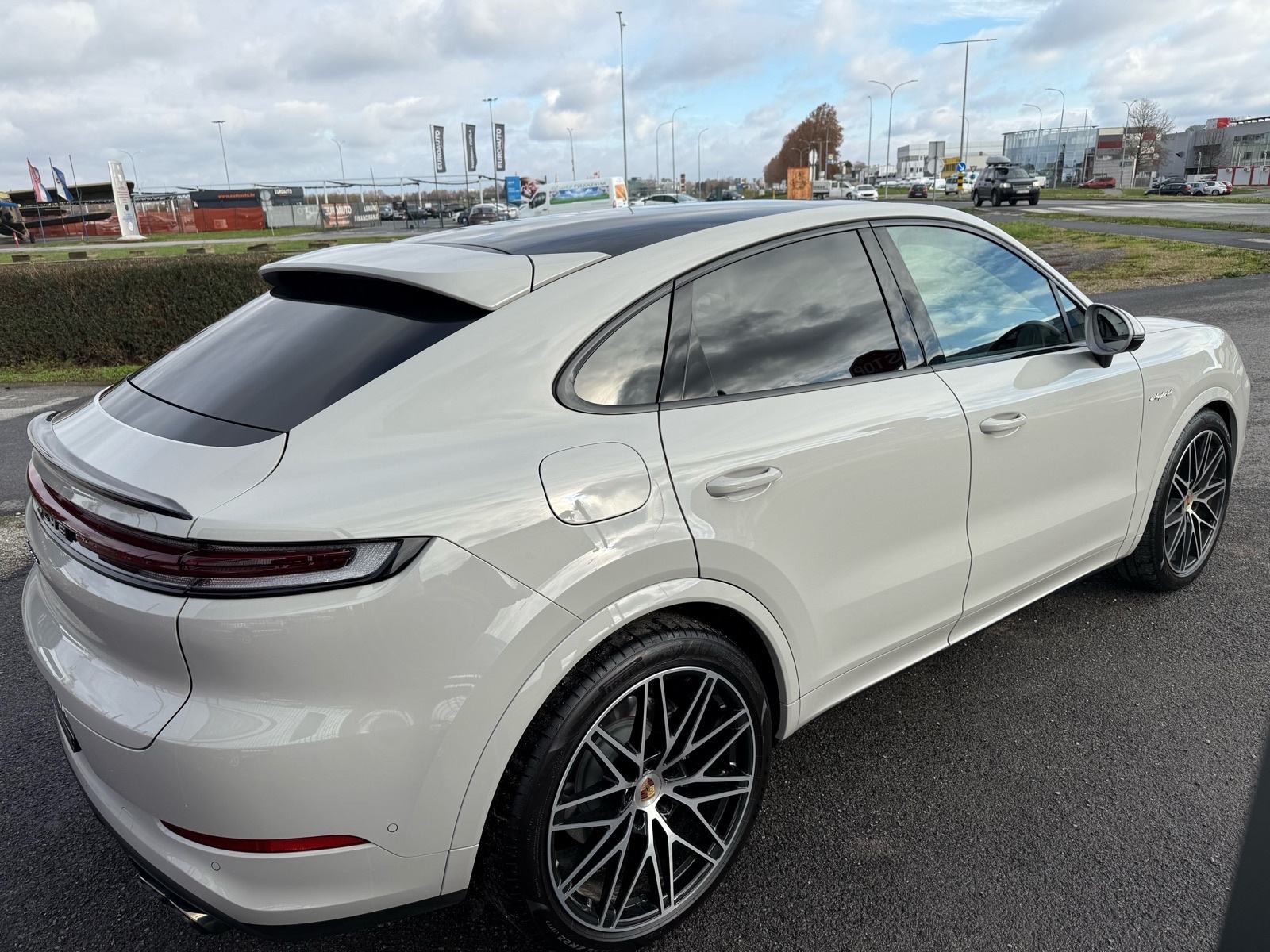 Porsche Cayenne Coupe E-Hybrid Sport Design - U sustavu PDV-a, fotografija 8