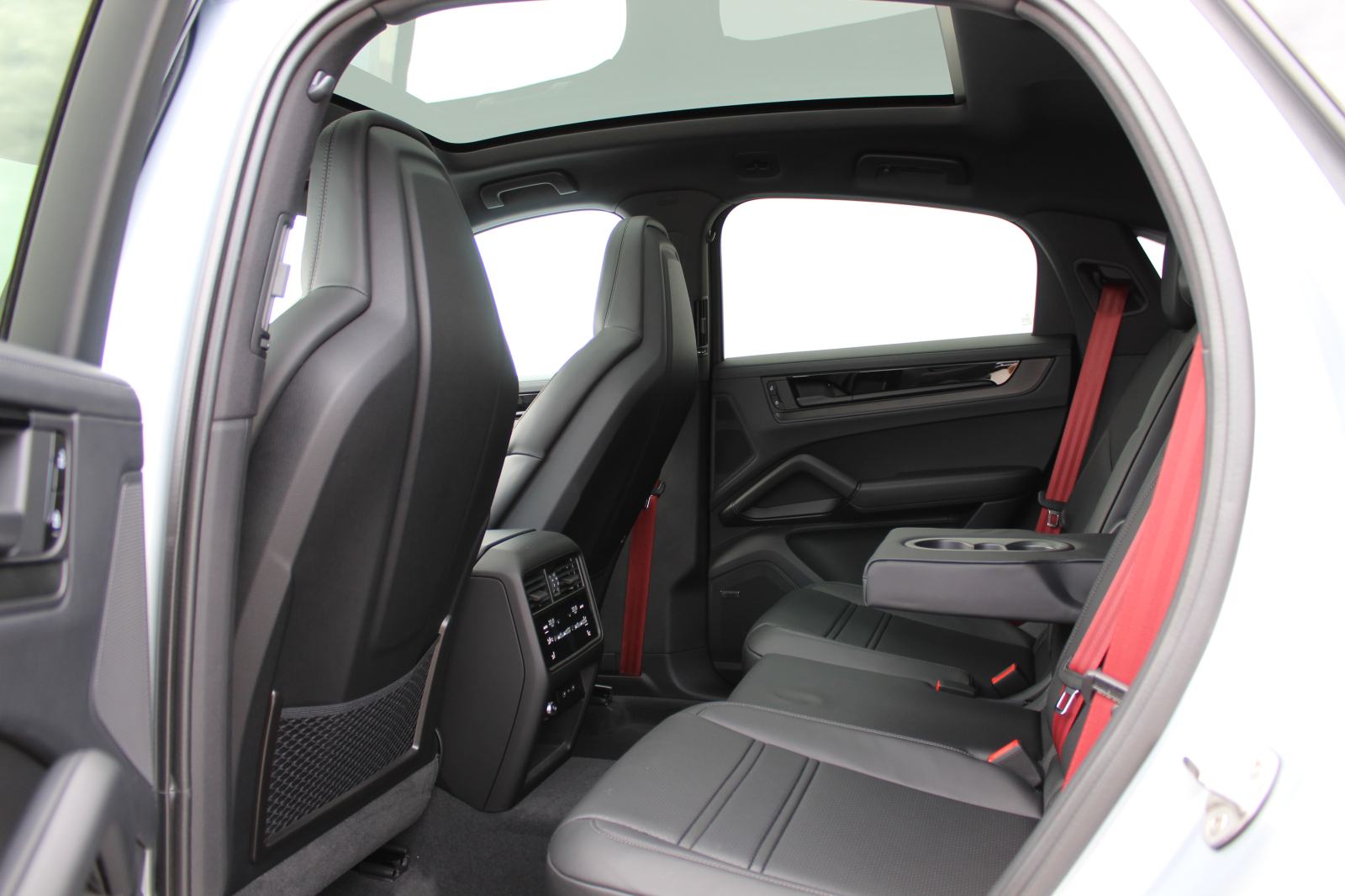 Porsche Cayenne E-Hybrid Coupé Black Edition *PONUDA DANA*, fotografija 11