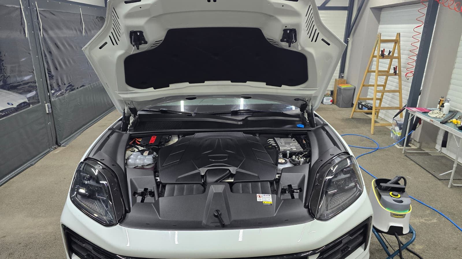Porsche Cayenne E-Hybrid Coupe MY24, Porsche jamstvo, Akrapovic, PDV, fotografija 15