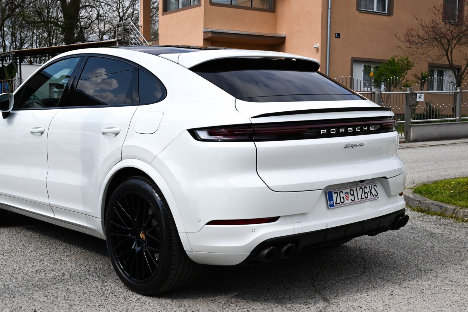 Porsche Cayenne E-Hybrid Coupe MY24, Porsche jamstvo, Akrapovic, PDV, fotografija 4
