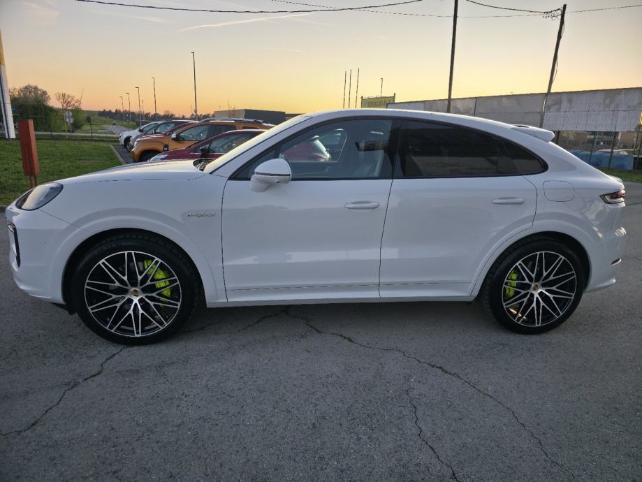 Porsche Cayenne E-Hybrid Coupe Sport ● 2024.● u Pdv-u ● reg 11/2026, fotografija 6