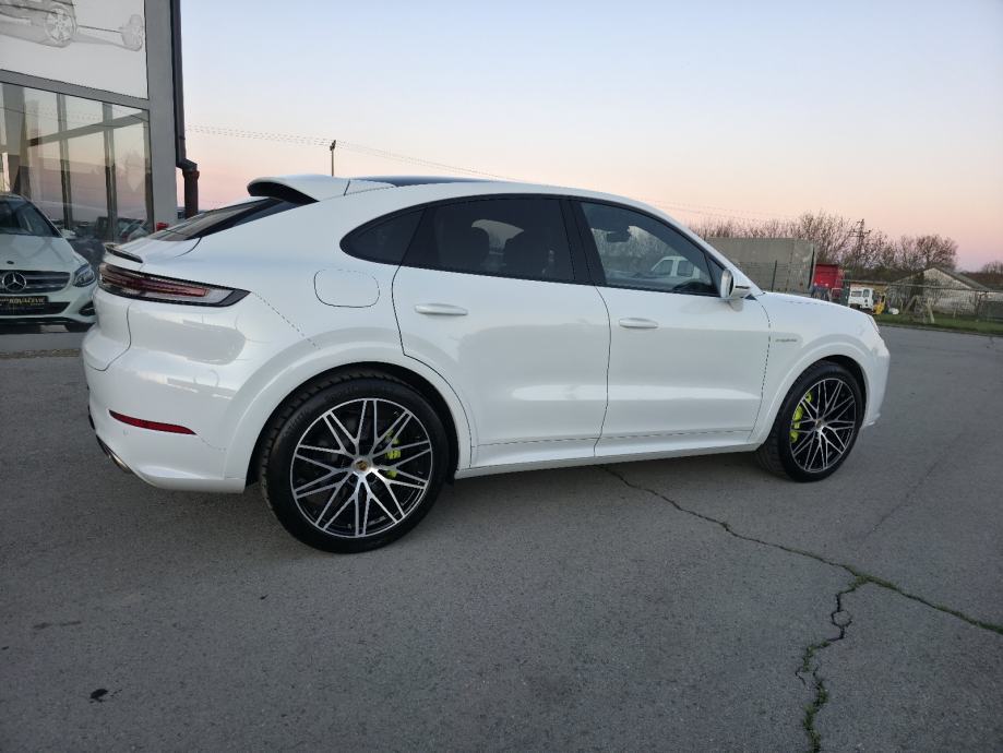 Porsche Cayenne E-Hybrid Coupe Sport ● 2024.● u Pdv-u ● reg 11/2026, fotografija 9