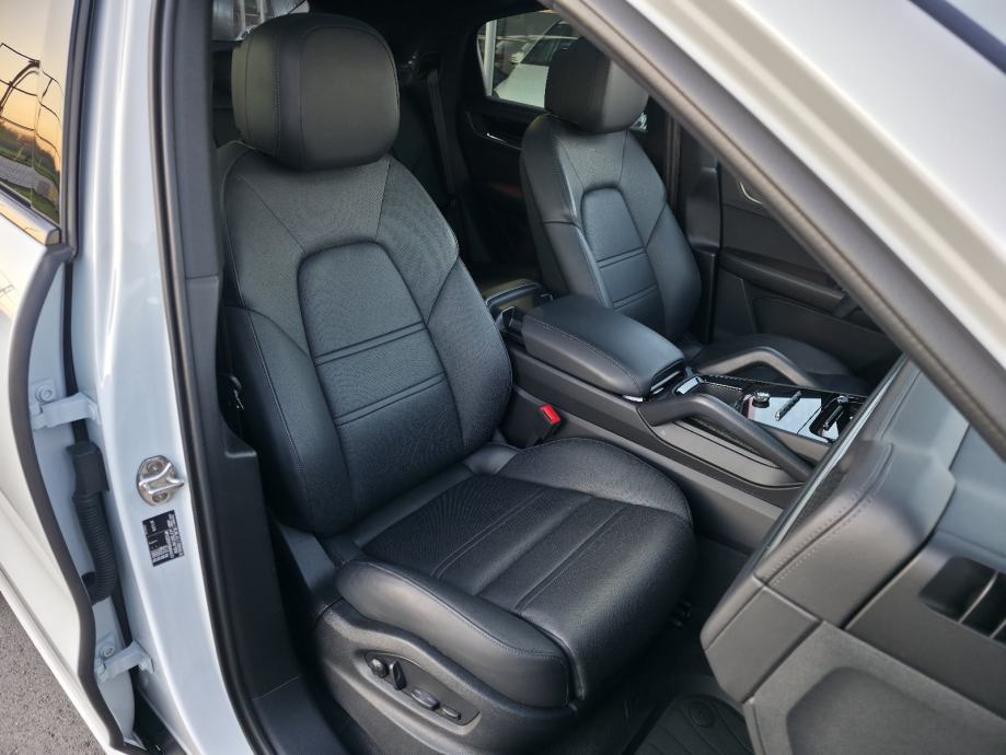 Porsche Cayenne E-Hybrid Coupe Sport ● 2024.● u Pdv-u ● reg 11/2026, fotografija 16