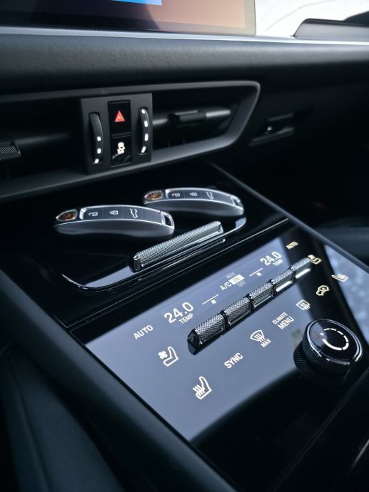 Porsche Cayenne E-Hybrid Coupe Sport ● 2024.● u Pdv-u ● reg 11/2026, fotografija 19