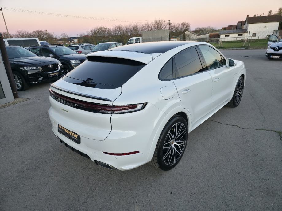Porsche Cayenne E-Hybrid Coupe Sport ● 2024.● u Pdv-u ● reg 11/2026, fotografija 2