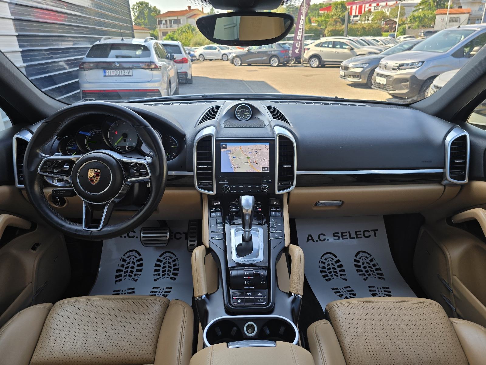 Porsche Cayenne S E-Hybrid - HR VOZILO - SERVISNA - TVORNIČKO JAMSTVO, fotografija 10