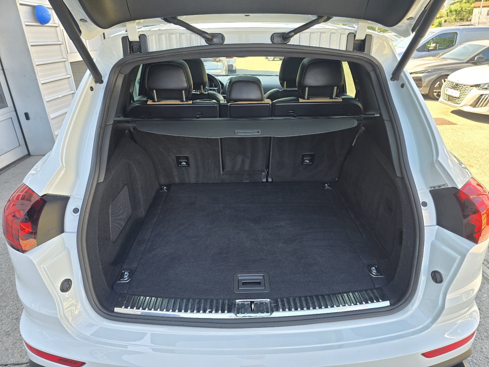 Porsche Cayenne S E-Hybrid - HR VOZILO - SERVISNA - TVORNIČKO JAMSTVO, fotografija 8
