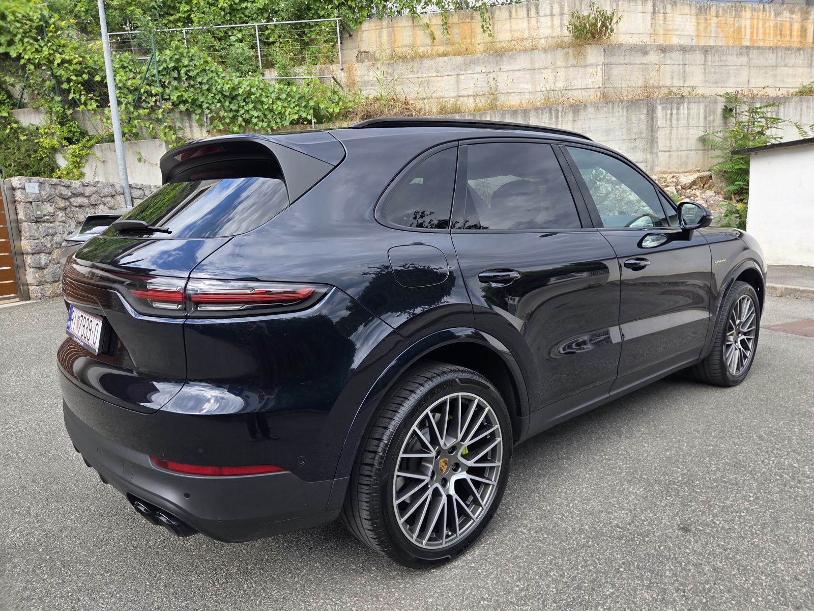 Porsche Cayenne E-hybrid Platinum Edition, MY23, fotografija 3