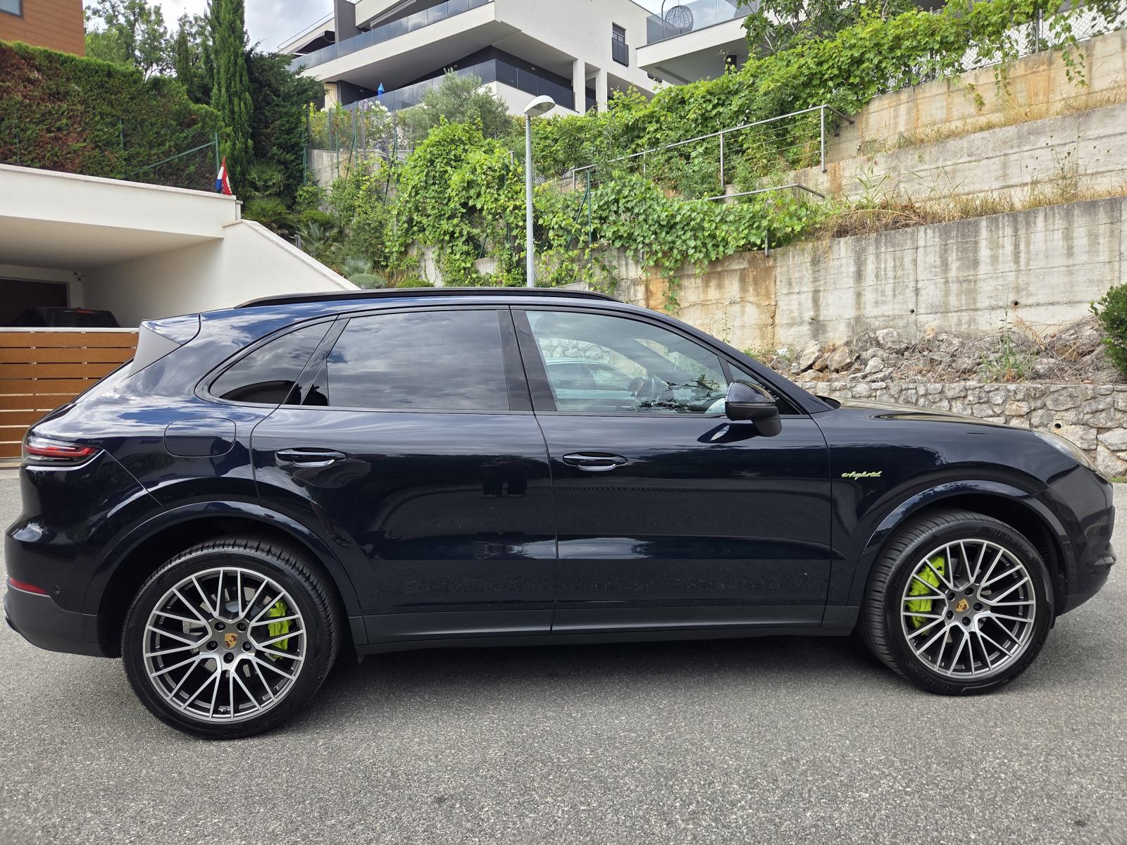 Porsche Cayenne E-hybrid Platinum Edition, MY23, fotografija 2
