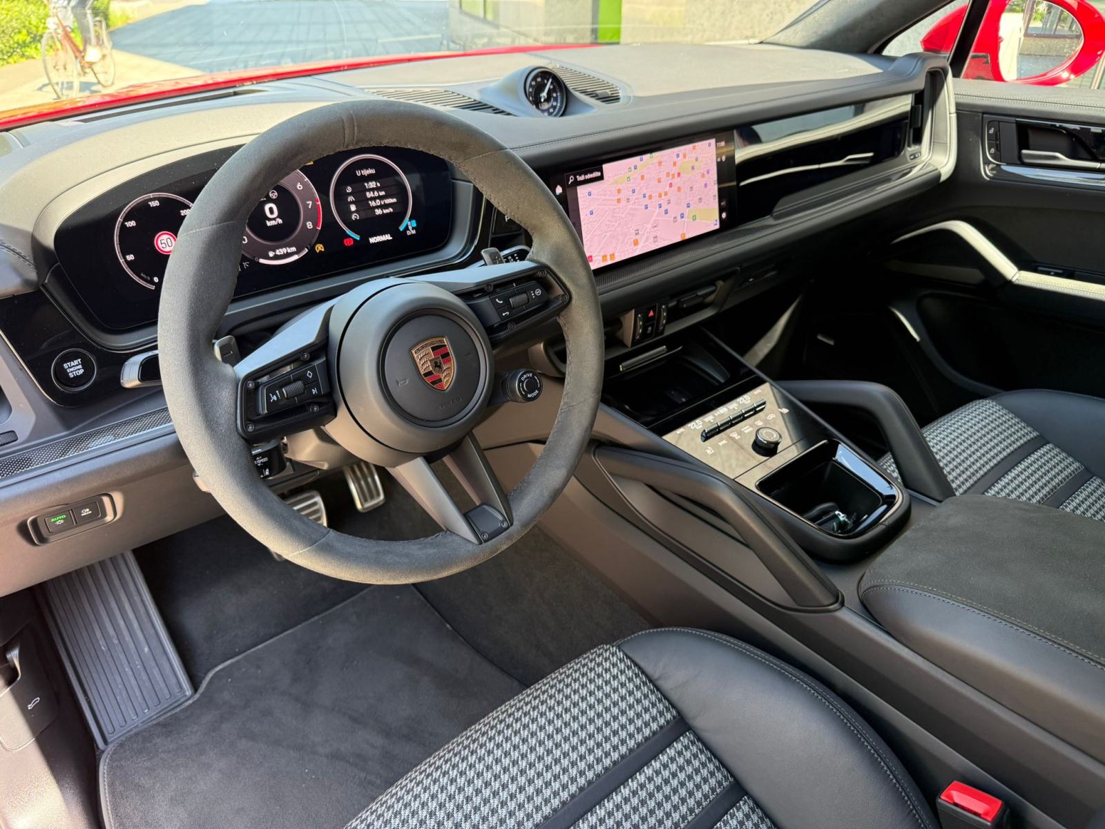 PORSCHE CAYENNE GTS COUPE - 2024 GOD - SPORT PAKET - U PDVU!, fotografija 12