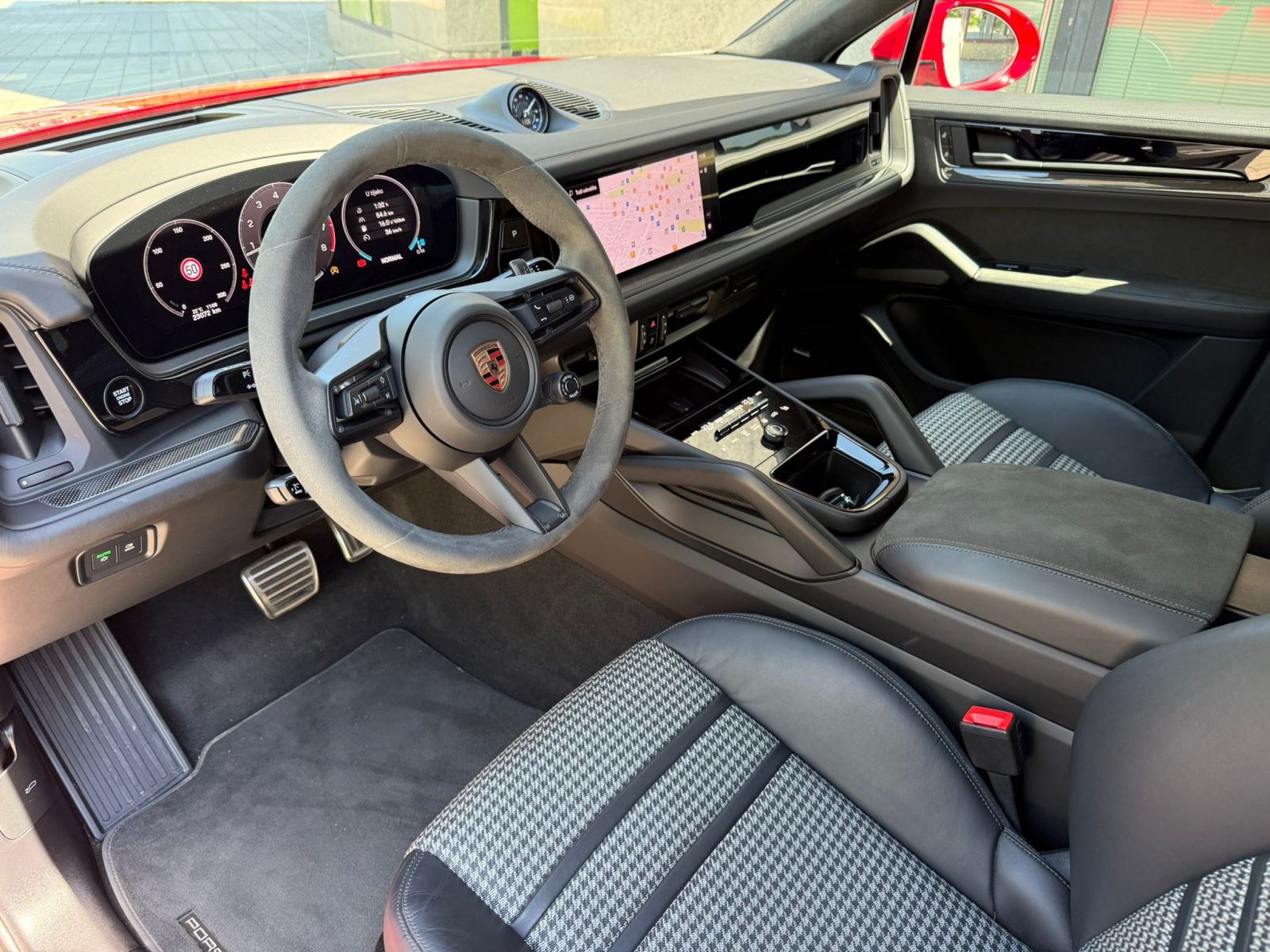 PORSCHE CAYENNE GTS COUPE - 2024 GOD - SPORT PAKET - U PDVU!, fotografija 13