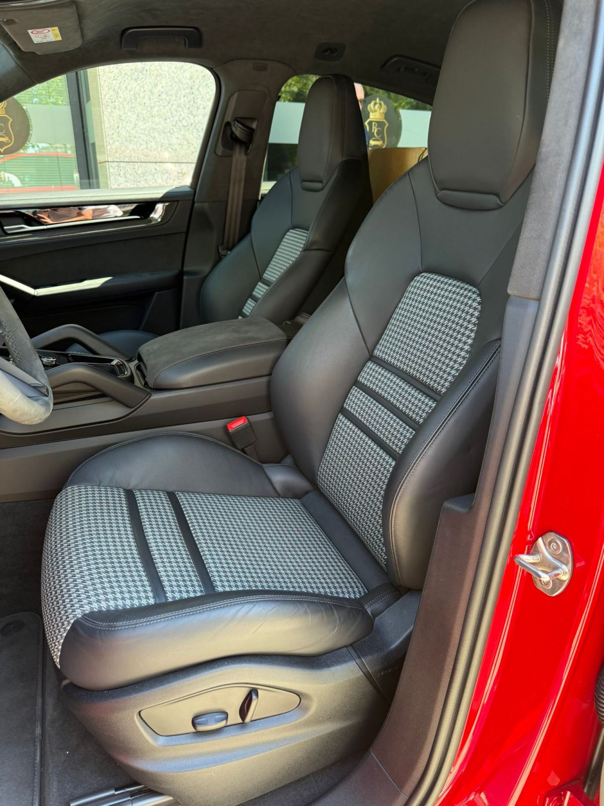 PORSCHE CAYENNE GTS COUPE - 2024 GOD - SPORT PAKET - U PDVU!, fotografija 15