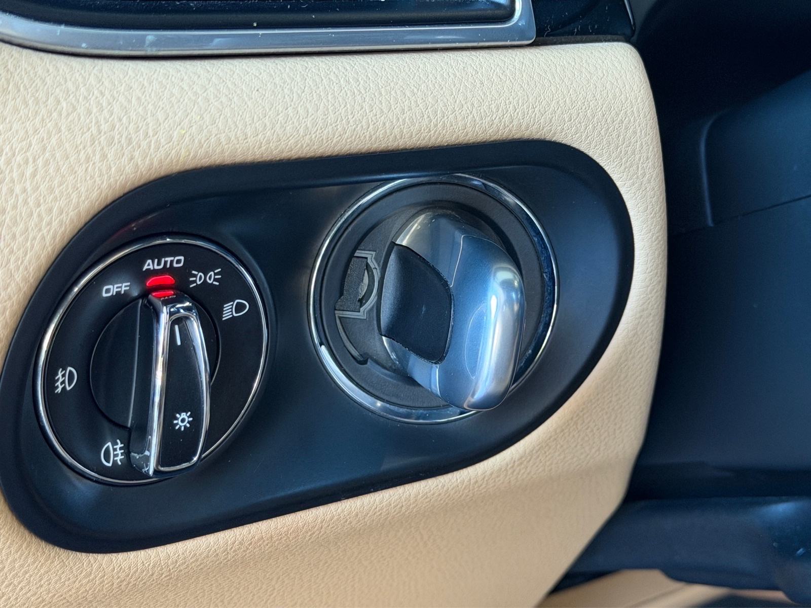 Porsche Macan 2.0 PANORAMA,BOSE,KAMERA,KEYLESS,KOŽA,REG. DO 11/2026!, fotografija 18