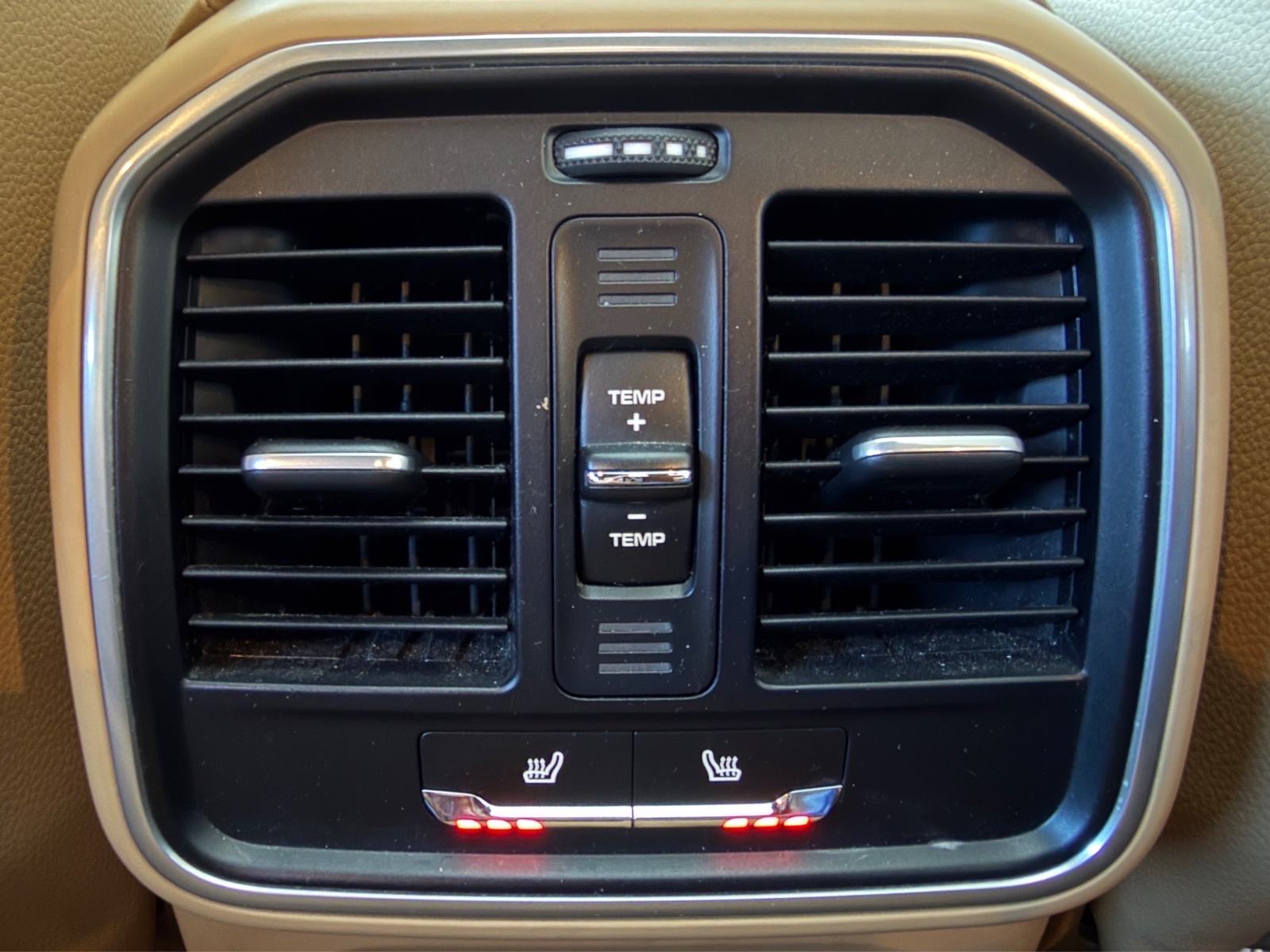Porsche Macan 2.0 PANORAMA,BOSE,KAMERA,KEYLESS,KOŽA,REG. DO 11/2026!, fotografija 16