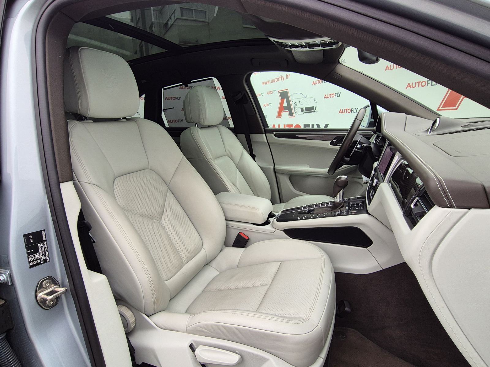 Porsche Macan S 3.0 V6, Chrono, BOSE, Pano, Matrix, Koža, Navi, 20", fotografija 19