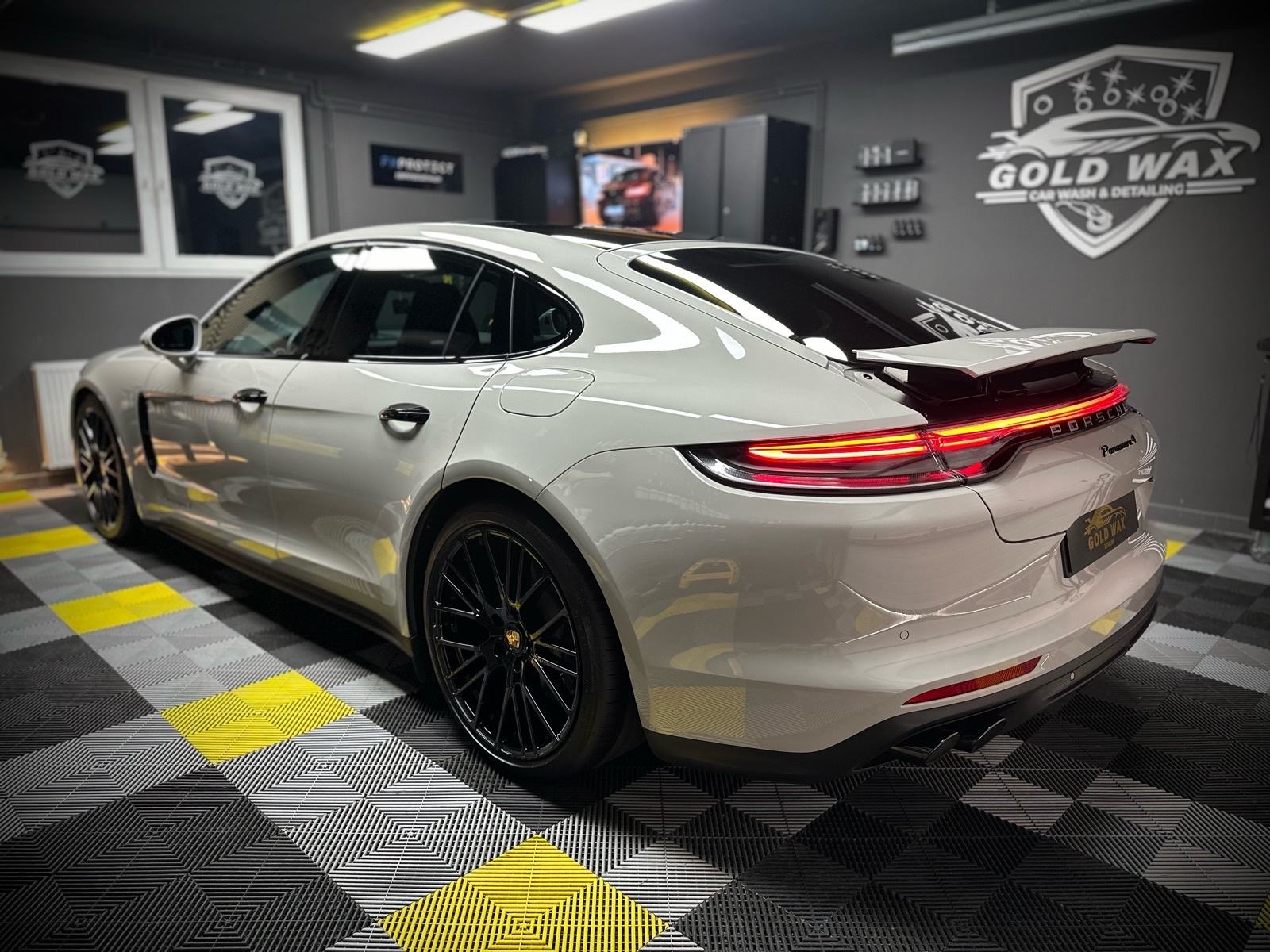 Porsche Panamera 4 E-hybrid PLATINUM EDITION, fotografija 3