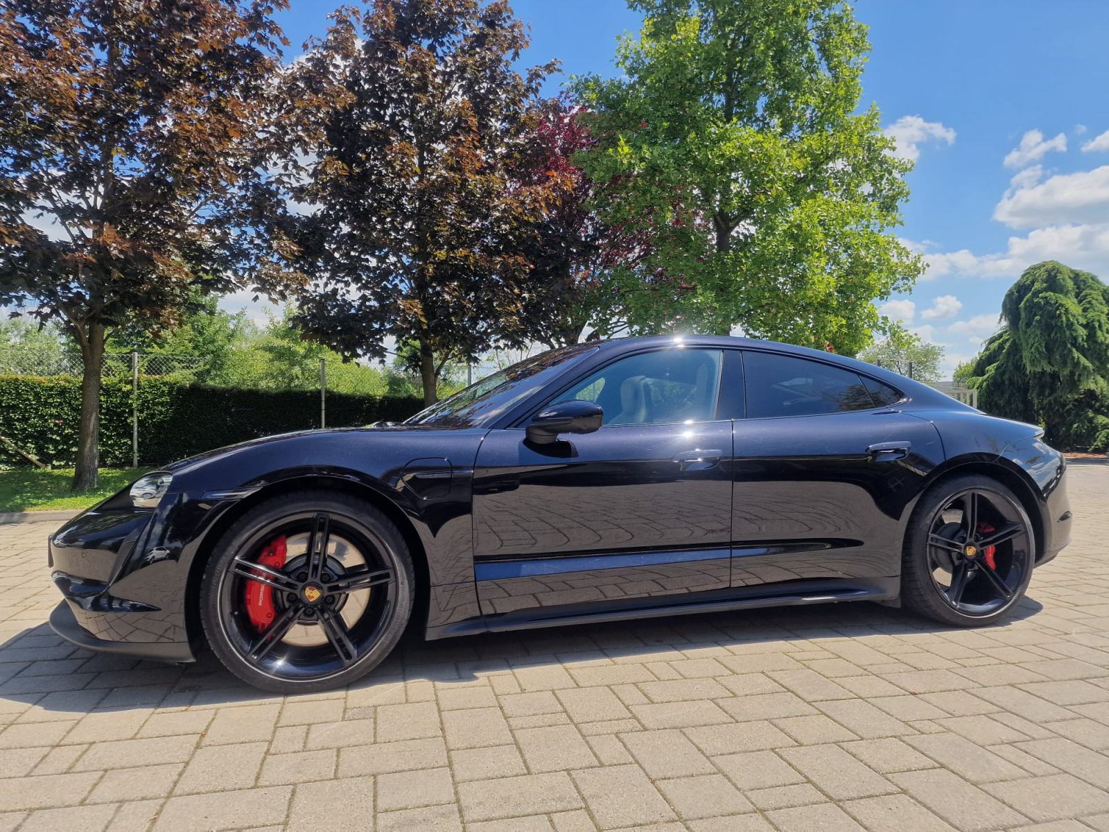 Porsche Taycan 4S, fotografija 3