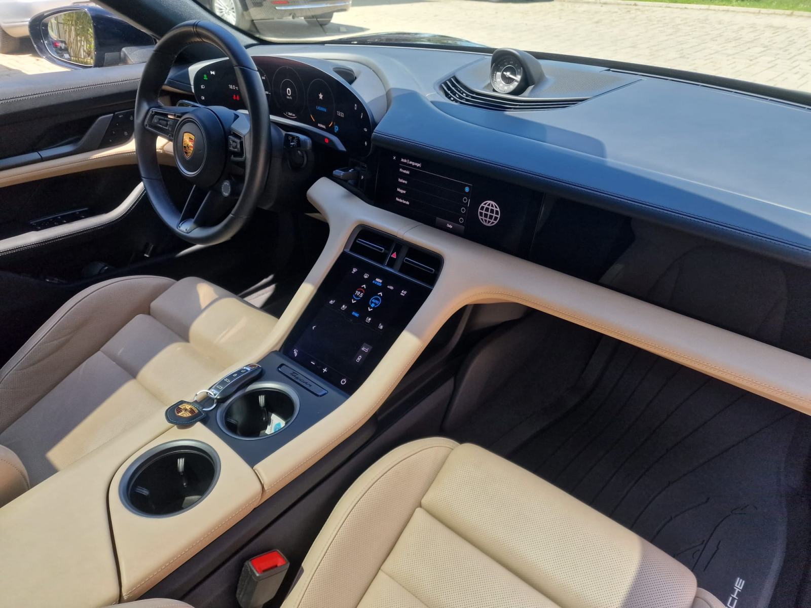 Porsche Taycan 4S, fotografija 8