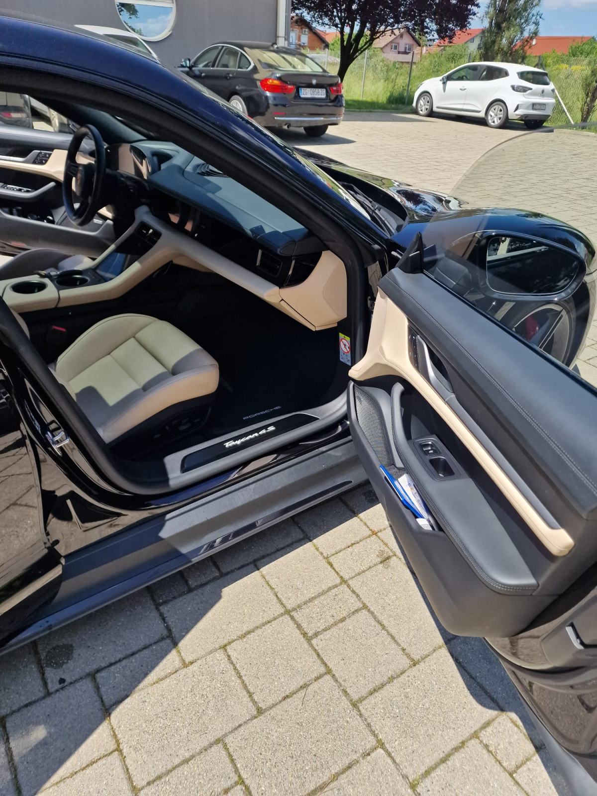Porsche Taycan 4S, fotografija 11