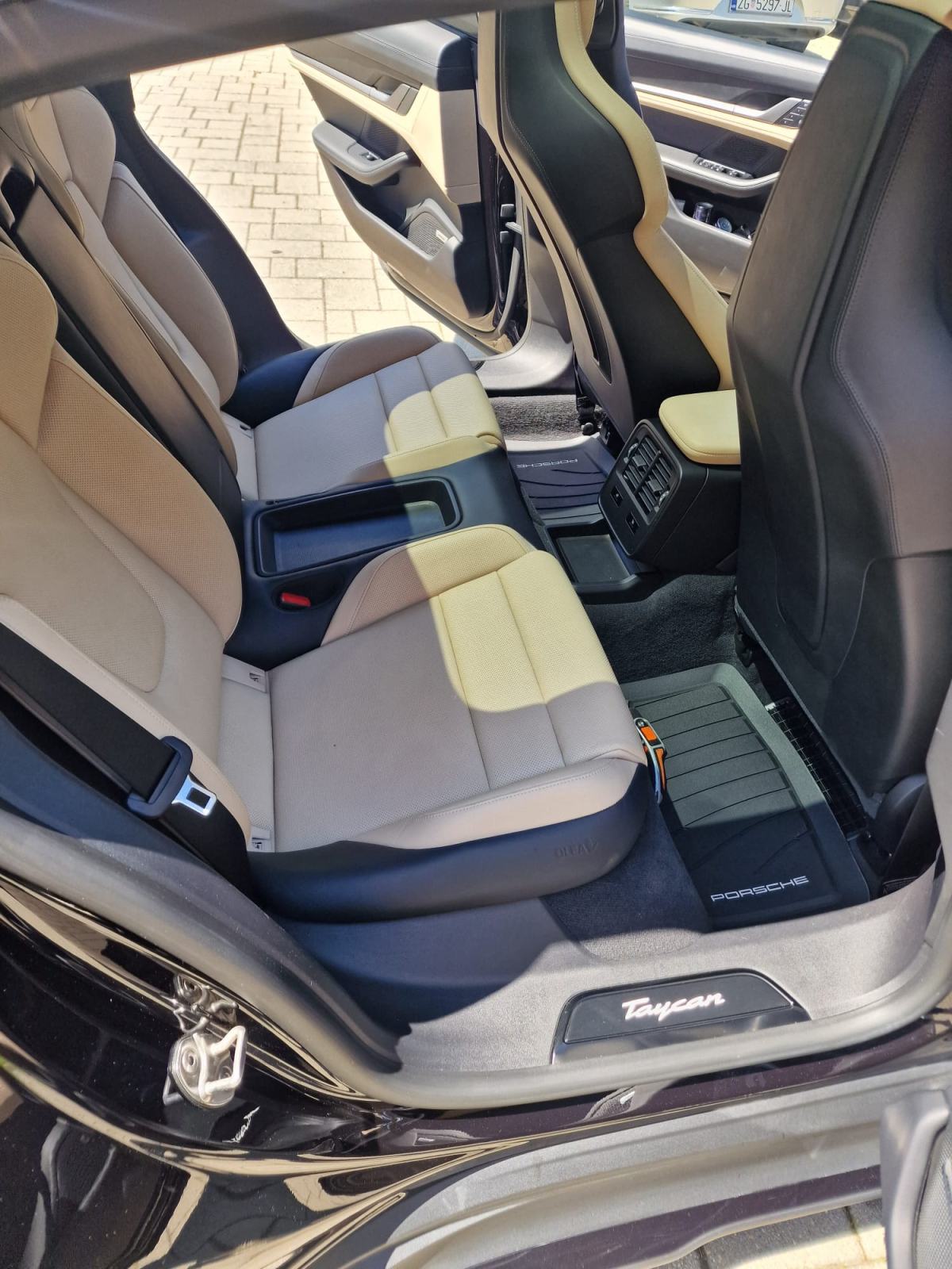 Porsche Taycan 4S, fotografija 14