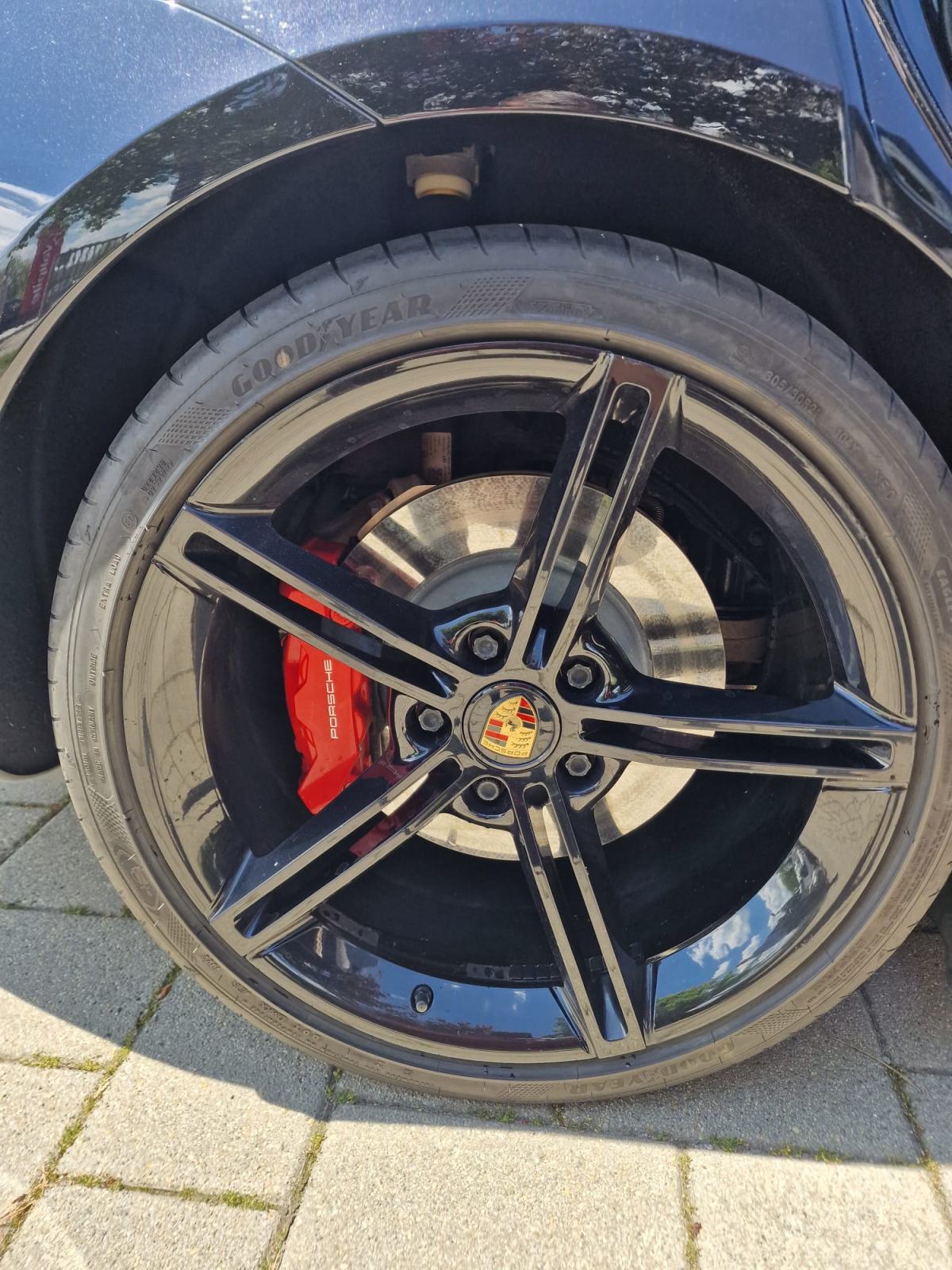 Porsche Taycan 4S, fotografija 18