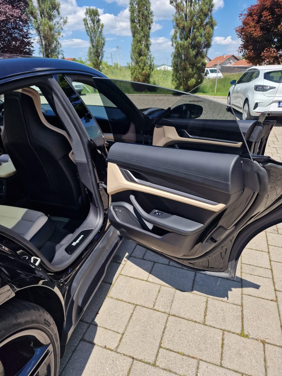 Porsche Taycan 4S, fotografija 19