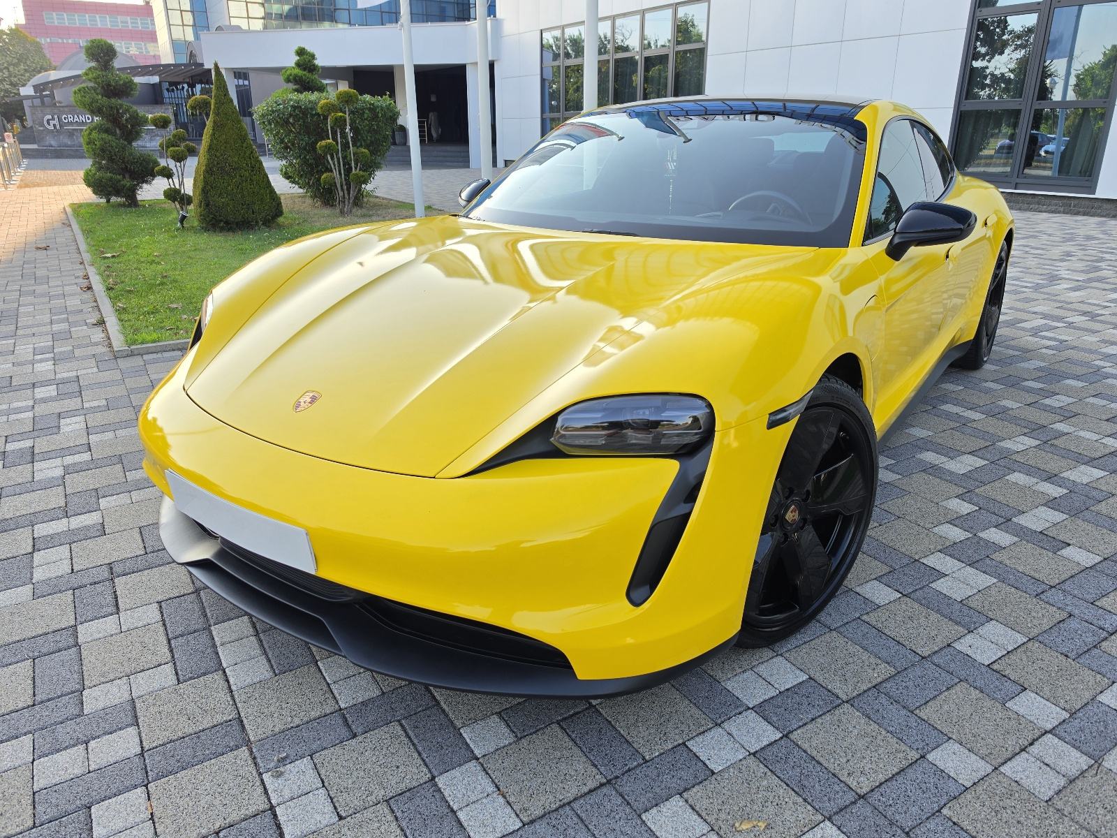 Porsche Taycan **PERFORMANCE**NAVI**PANORAMA**PDV**REG 1 GOD**, pogled izvana - slika 2