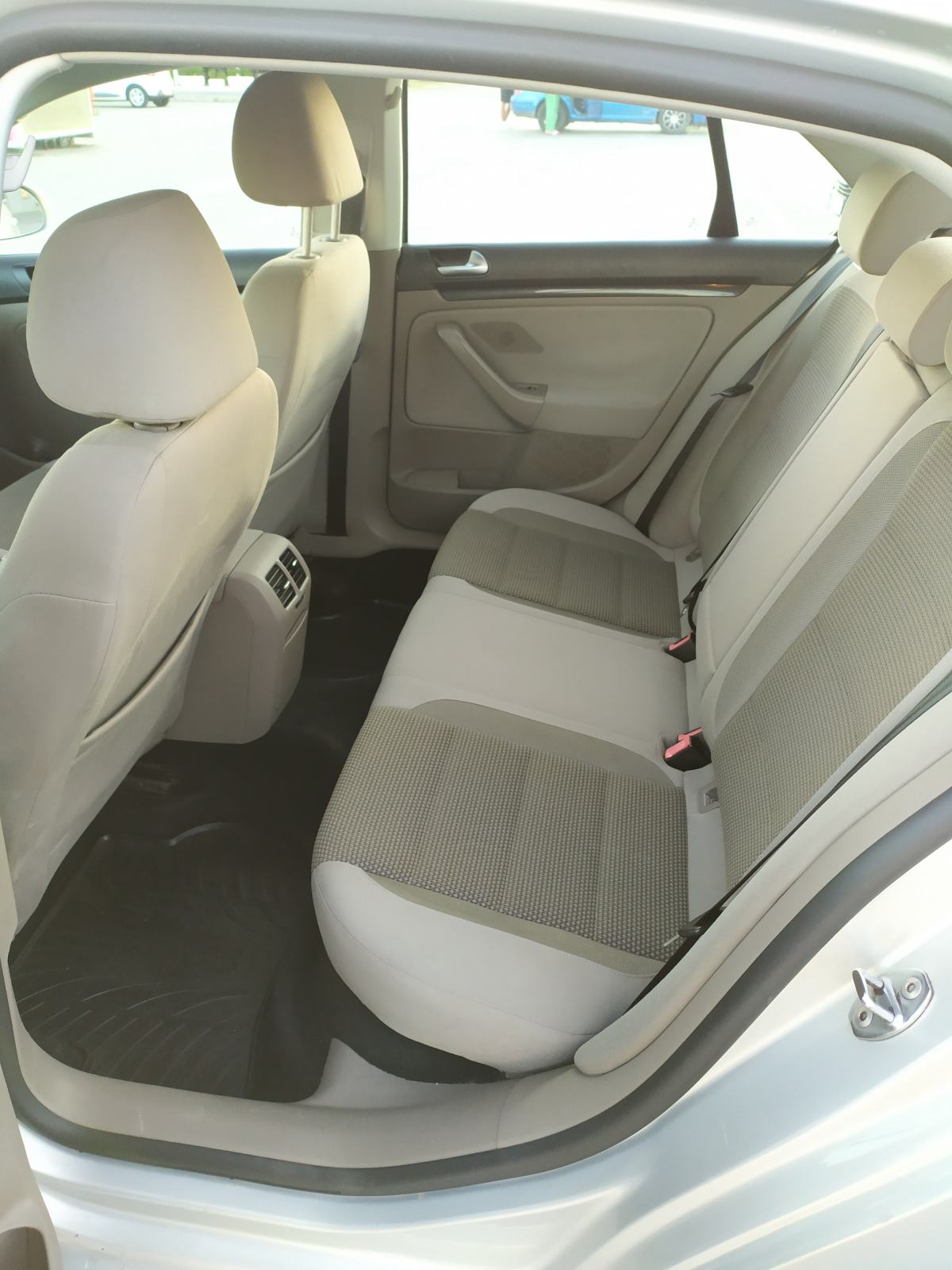 Prodajem bogato opremljenu VW Jettu 1,6 TDI reg. do 03.2027., pogled izvana - slika 2