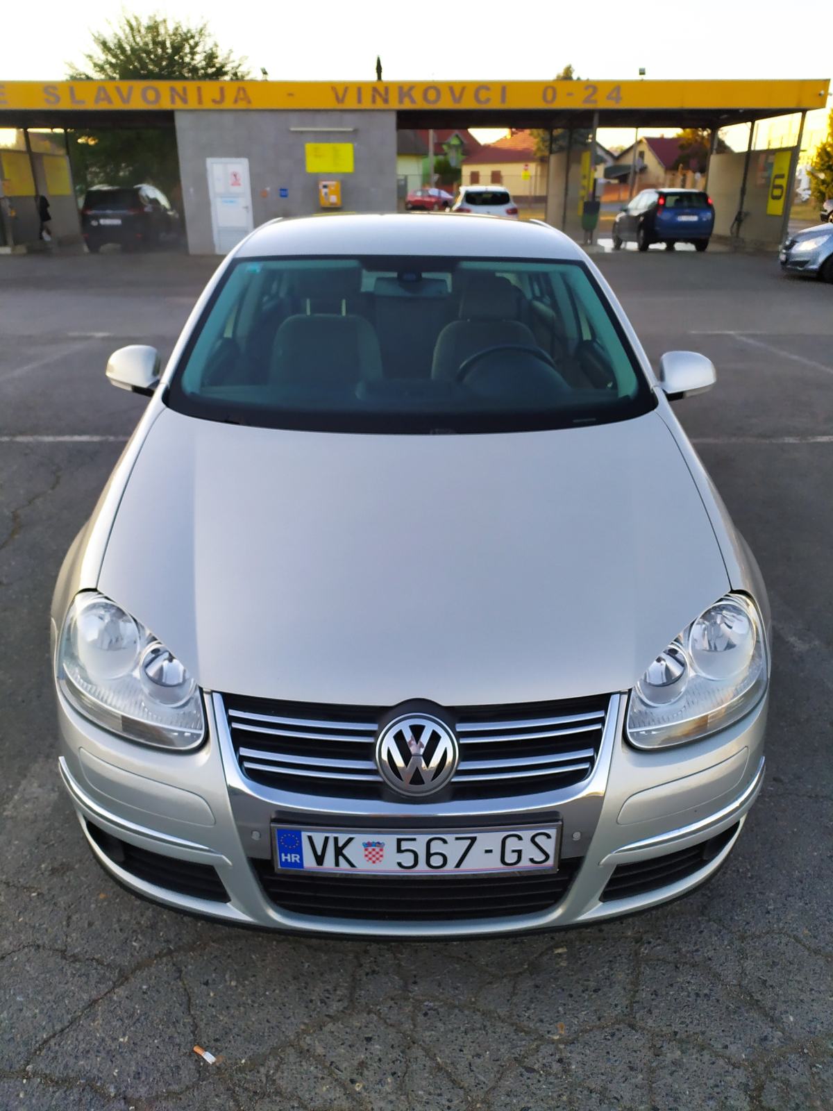 Prodajem bogato opremljenu VW Jettu 1,6 TDI reg. do 03.2027., pogled izvana - slika 4