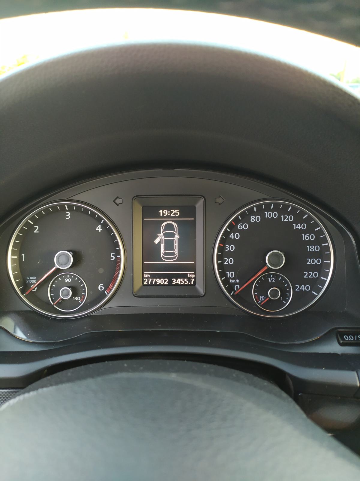 Prodajem bogato opremljenu VW Jettu 1,6 TDI reg. do 03.2027., pogled izvana - slika 5