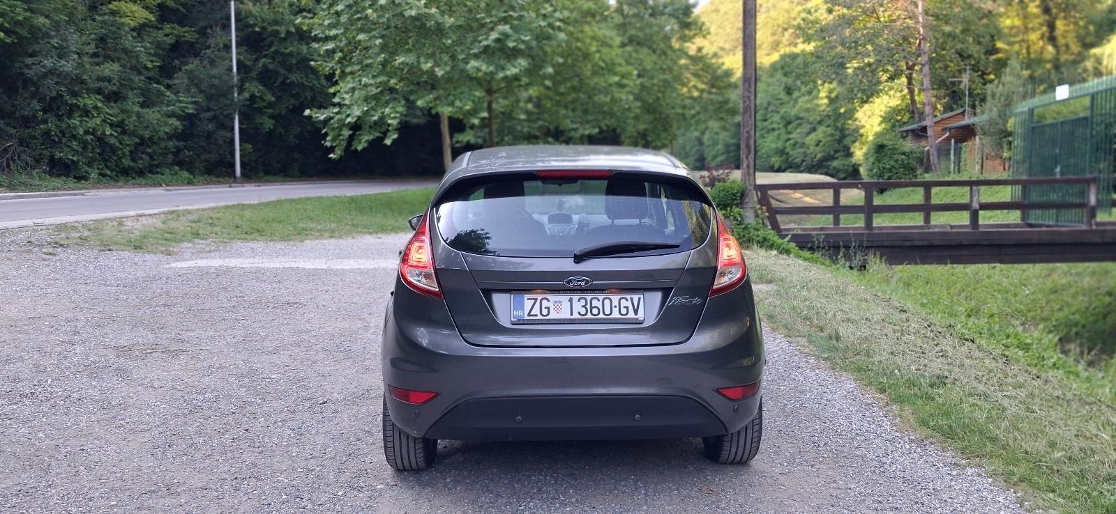 Prodajem Ford Fistu 2016. godište, fotografija 5