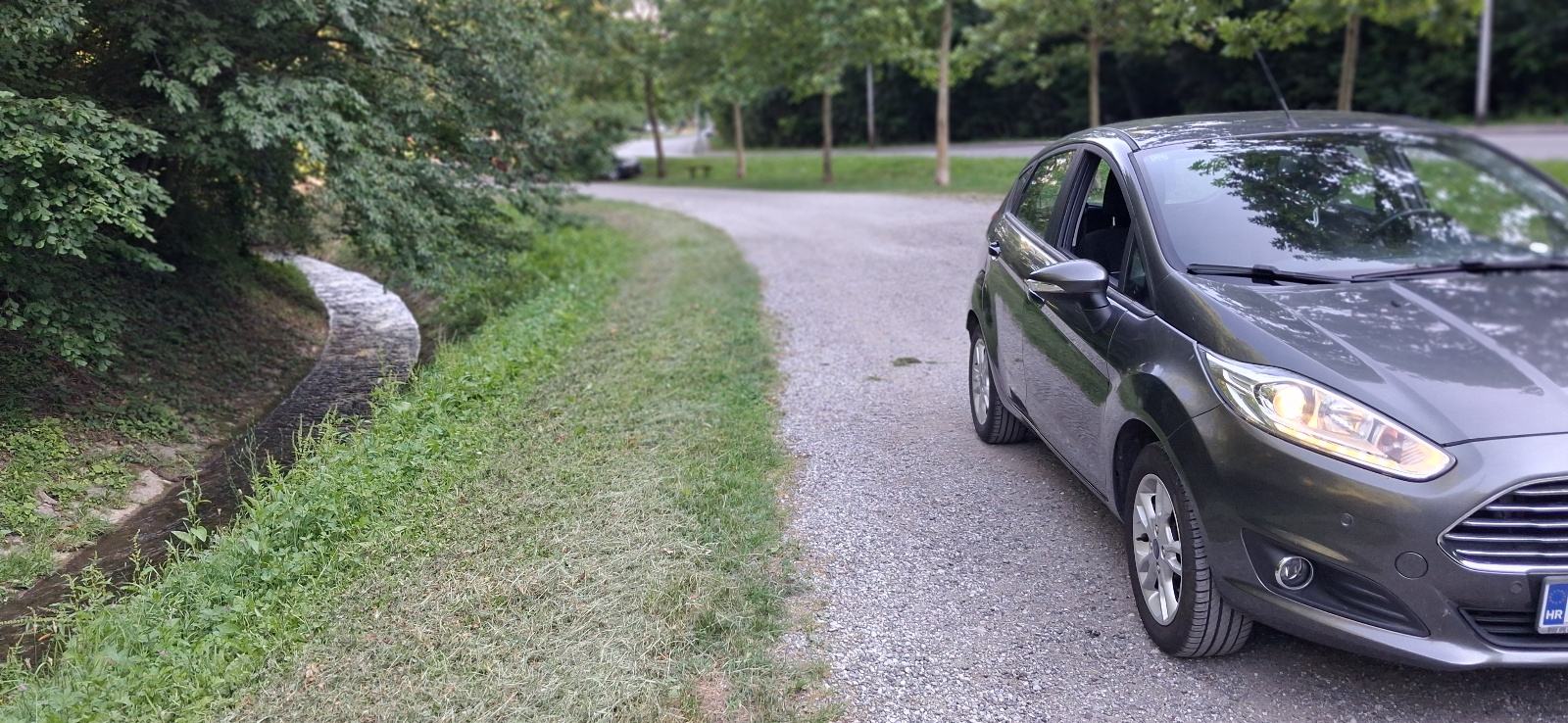 Prodajem Ford Fistu 2016. godište, fotografija 9