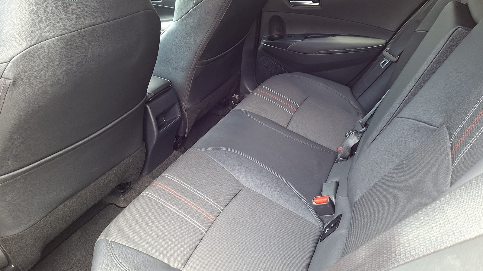 Rabljeno vozilo Toyota Corolla 1.8 Hybrid CVT 122, Benzin, fotografija 8