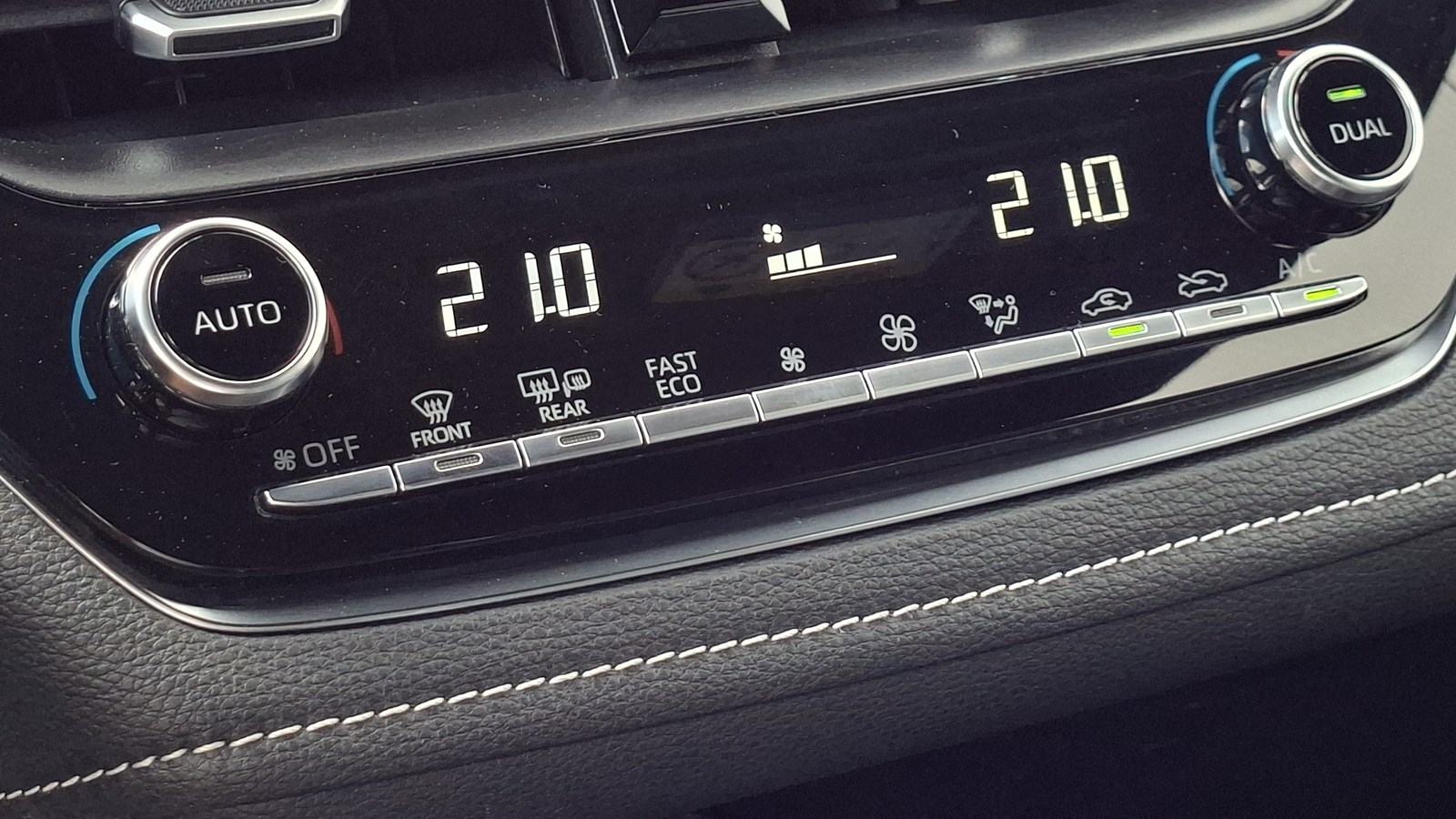 Rabljeno vozilo Toyota Corolla 1.8 Hybrid CVT 122, Benzin, fotografija 13