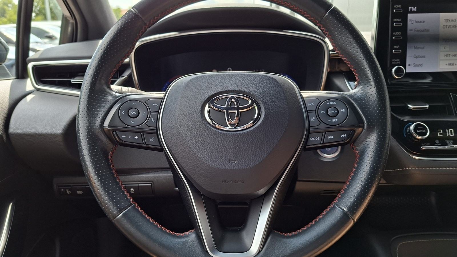 Rabljeno vozilo Toyota Corolla 1.8 Hybrid CVT 122, Benzin, fotografija 18