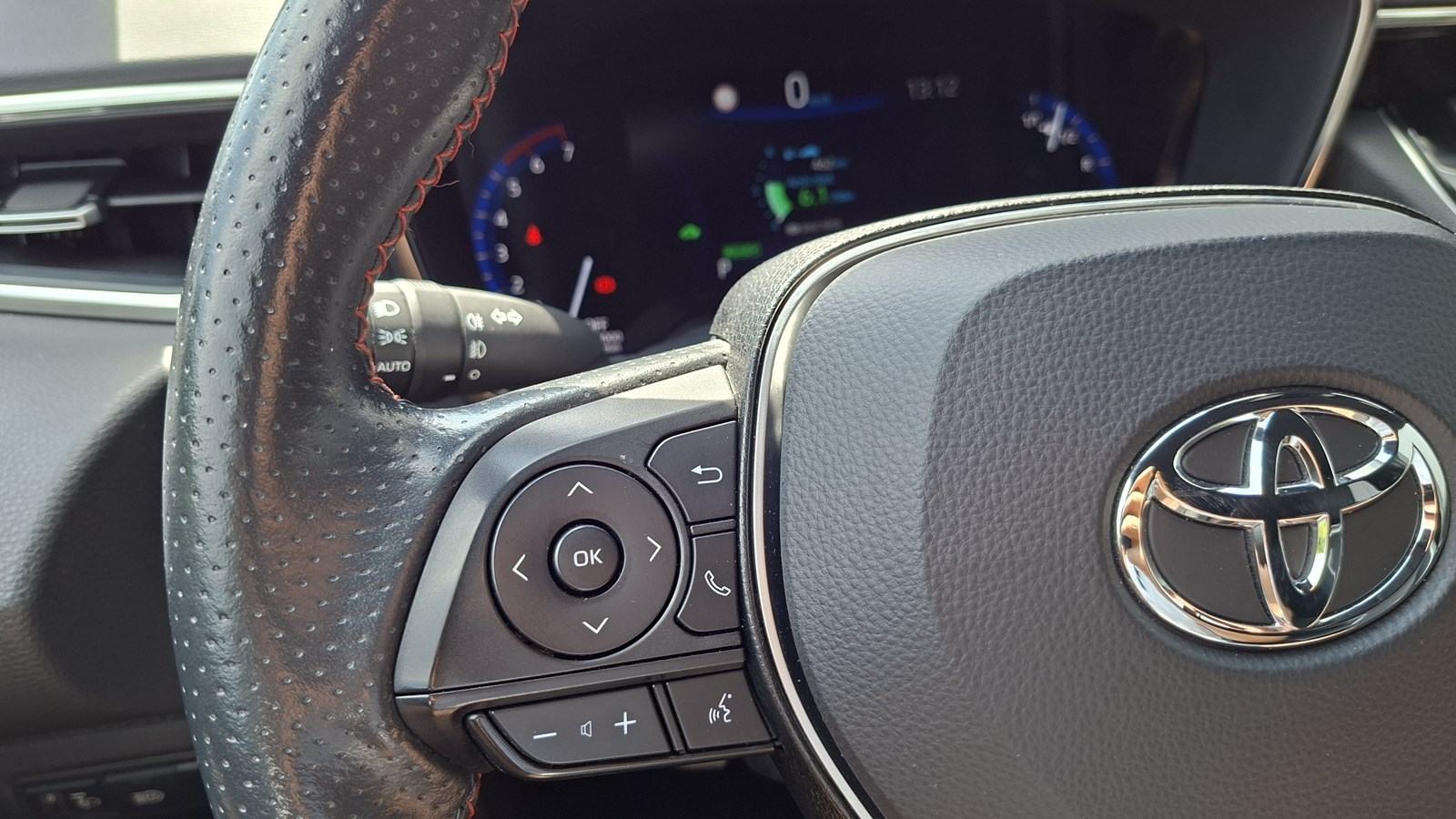 Rabljeno vozilo Toyota Corolla 1.8 Hybrid CVT 122, Benzin, fotografija 19