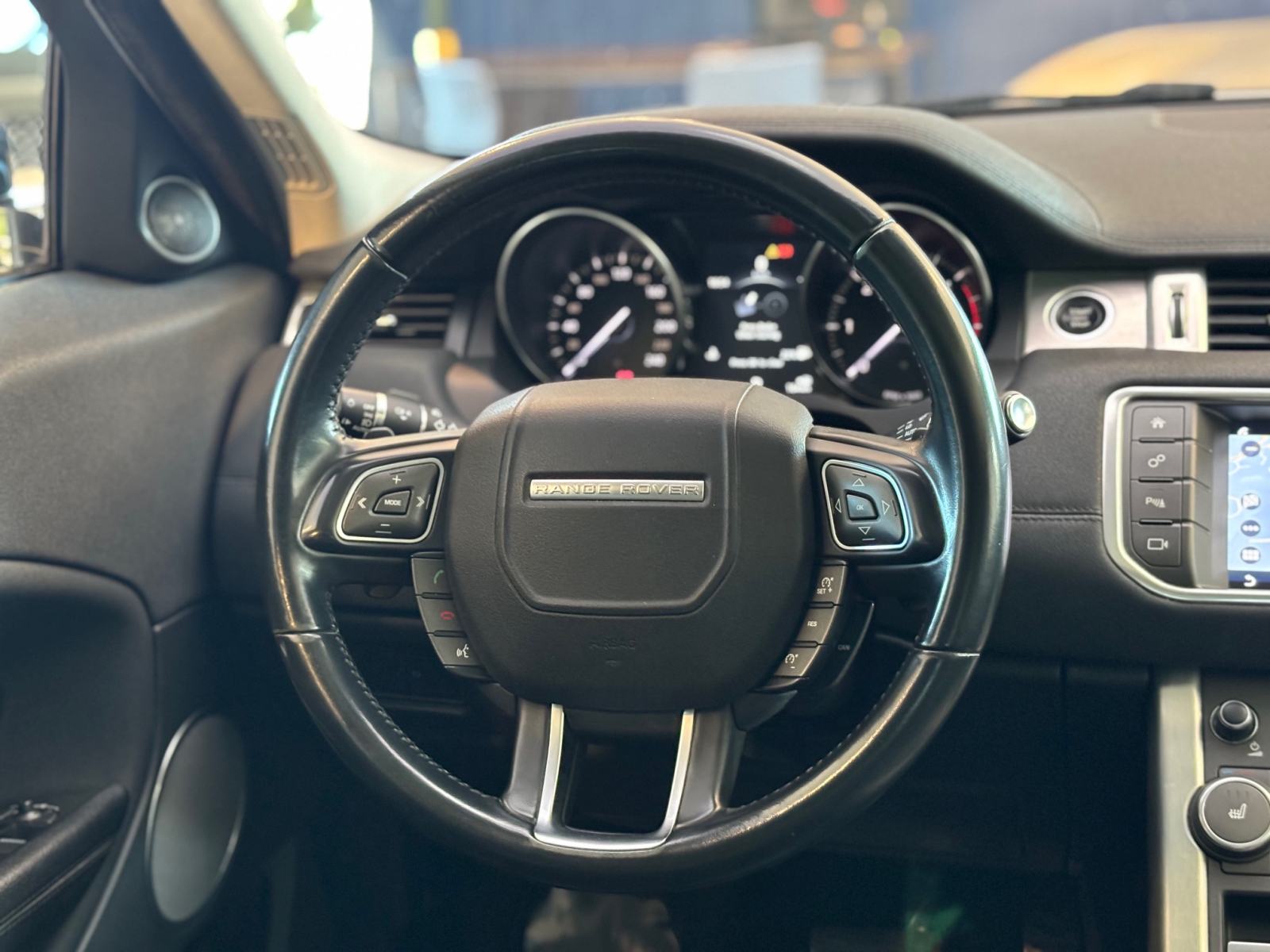 Range Rover Evoque 2.0 TD4 AWD SE Aut. - Bi-Xenon, navi, park. kam, fotografija 12