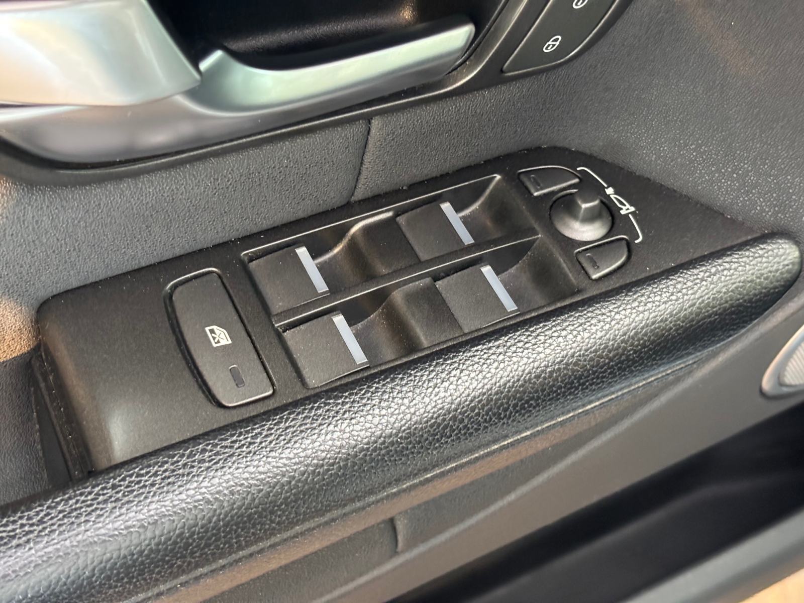 Range Rover Evoque 2.0 TD4 AWD SE Aut. - Bi-Xenon, navi, park. kam, fotografija 18