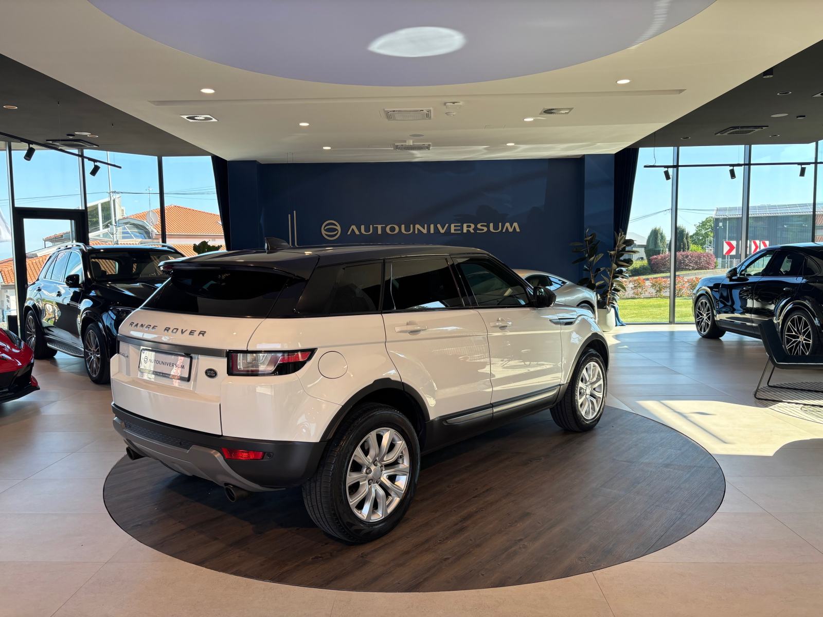 Range Rover Evoque 2.0 TD4 AWD SE Aut. - Bi-Xenon, navi, park. kam, fotografija 4