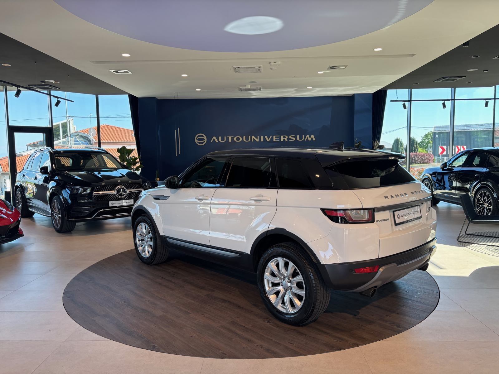 Range Rover Evoque 2.0 TD4 AWD SE Aut. - Bi-Xenon, navi, park. kam, fotografija 3