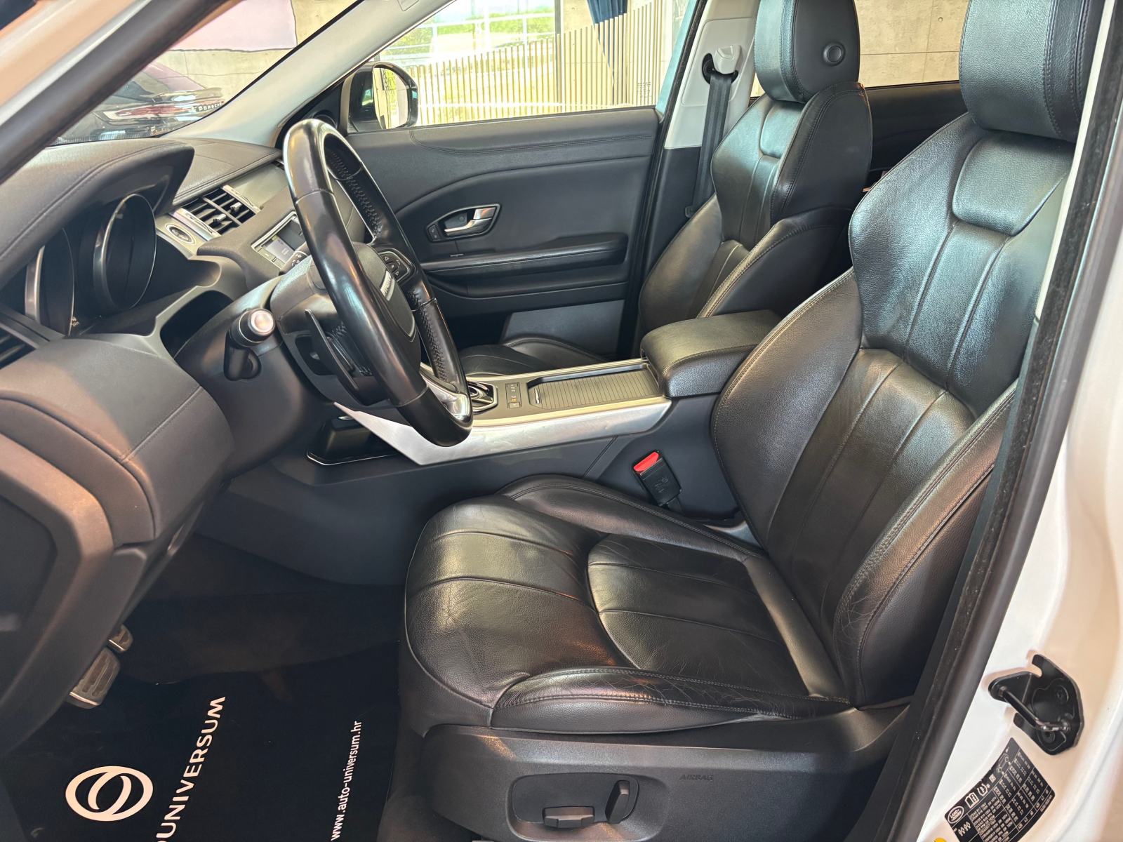 Range Rover Evoque 2.0 TD4 AWD SE Aut. - Bi-Xenon, navi, park. kam, fotografija 10