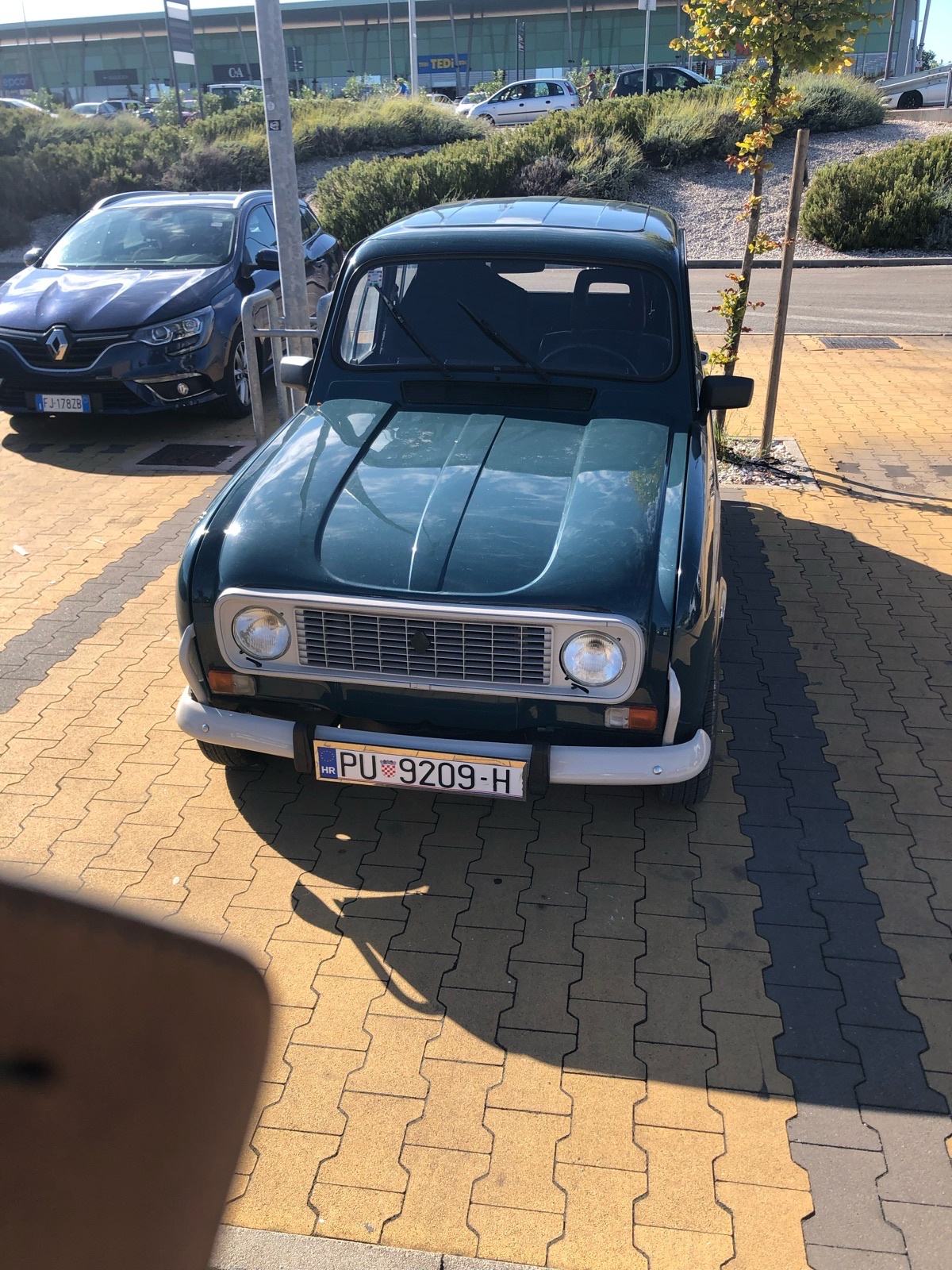 Renault 4 GTL, pogled izvana - slika 1
