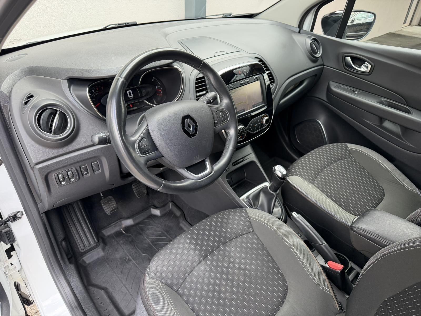 RENAULT CAPTUR TCe 90 (AUT. KLIMA,LED,NAVI,SERVISNA,HR auto…), fotografija 12