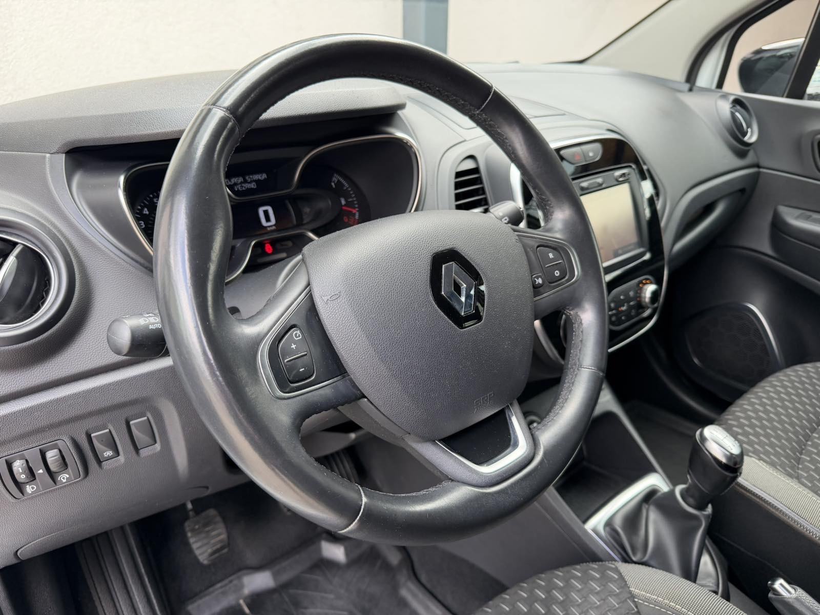RENAULT CAPTUR TCe 90 (AUT. KLIMA,LED,NAVI,SERVISNA,HR auto…), fotografija 15