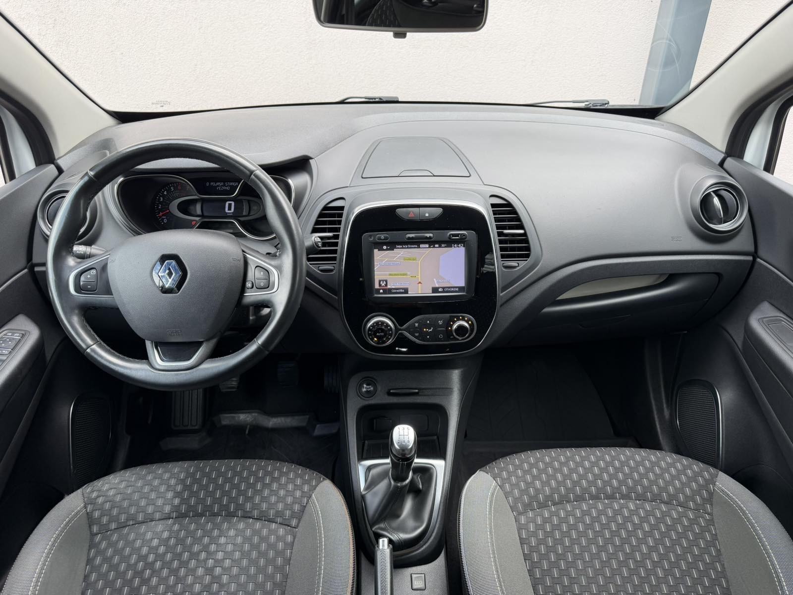 RENAULT CAPTUR TCe 90 (AUT. KLIMA,LED,NAVI,SERVISNA,HR auto…), fotografija 16