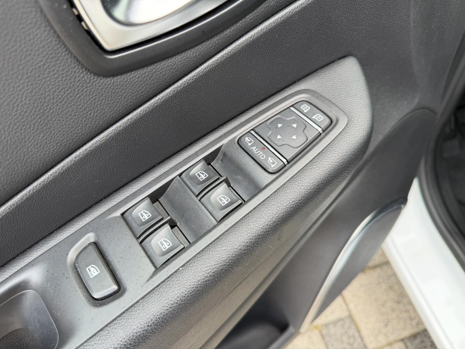 RENAULT CAPTUR TCe 90 (AUT. KLIMA,LED,NAVI,SERVISNA,HR auto…), fotografija 14