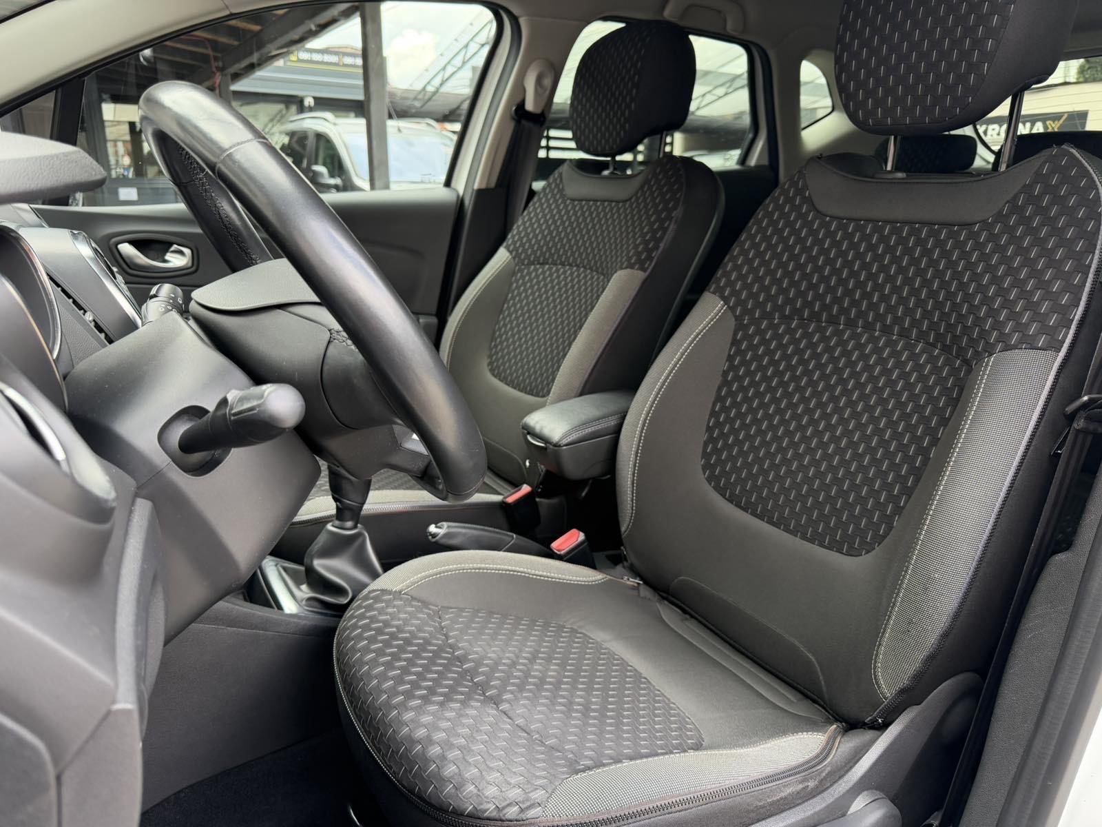 RENAULT CAPTUR TCe 90 (AUT. KLIMA,LED,NAVI,SERVISNA,HR auto…), fotografija 13